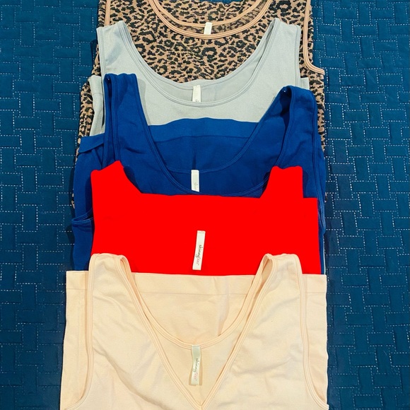 Five skinnytees shapeware from QVC One size fits 0 to 14 smoothing undershirt - Picture 2 of 5